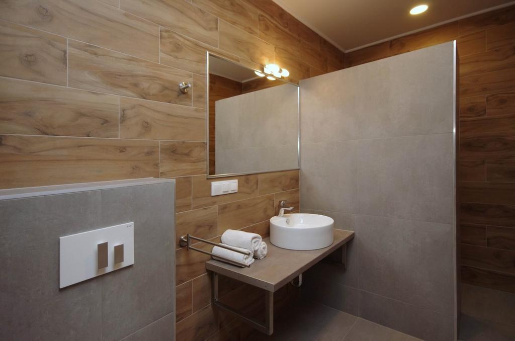 Mosoly Deluxe Apartman غيولا المظهر الخارجي الصورة