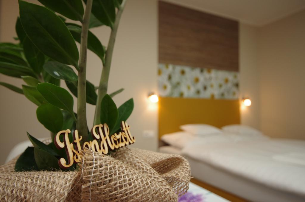 Mosoly Deluxe Apartman غيولا المظهر الخارجي الصورة